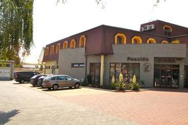 호텔 Penzion Diana