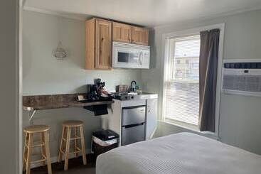 Moontide Motel Cabins & Apartments