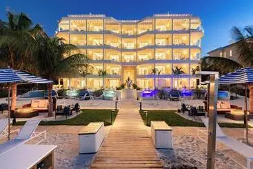 Hotel Beachfront At Windsong On The Reef