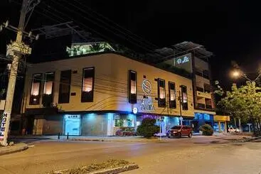 هتل Quarta Avenida
