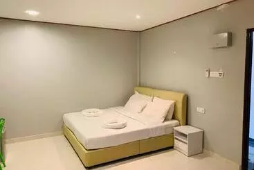 Hotelli D Lima Beach Inn