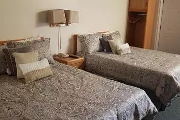 Motelli Covered Bridge Inn & Suites