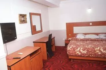 Clen Phil Hotels And Suites