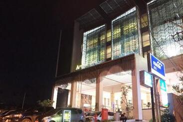 Отель Pyramid Suites