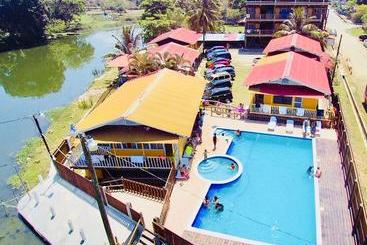 هتل Y Villas Del Mar