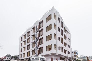 호텔 Travellers Inn