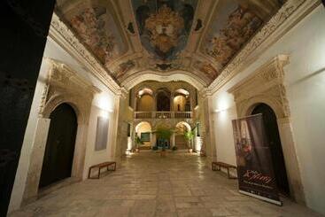 تختخواب و صبحانه Antica Dimora Luxury Rooms