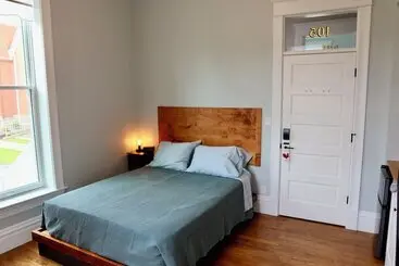 Hotell Historic Red Rooster Inn