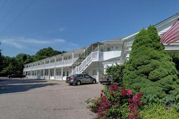 Отель Hamilton Village Inn