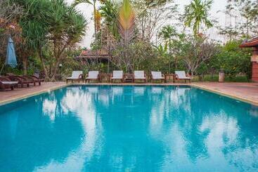 Hotelli Terres Rouges Lodge