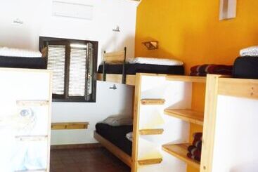 Tantaka Albergue Los Meleses