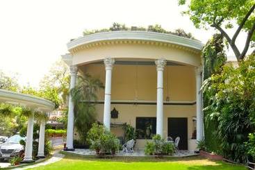 Bed and Breakfast Sirohi House