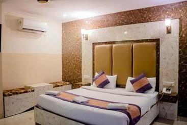בית מלון כפרי Airport Family Stay Near Delhi Airport