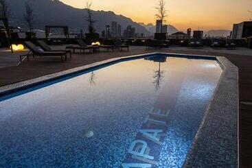 Отель Camino Real Fashion Drive Monterrey