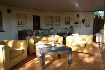 Hotel Rhino River Camp