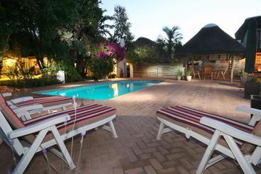 فندق Thatchwood Country Lodge