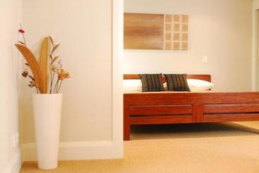 Hotel 404 On Trafalgar