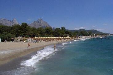 בית מלון כפרי Aybel Inn