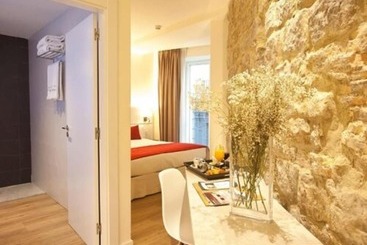 هتل Pompaelo Urban Spa