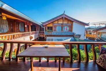Hotel Lijiang Rongyi Homestay