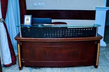 هتل The Emperor Place Annex