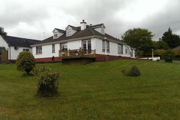 צימר Hollycrest Lodge