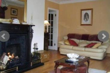 צימר Hollycrest Lodge