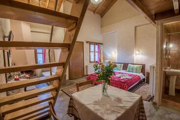 فندق Mesostrati Guesthouse