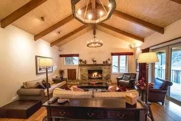 Hotel Minaret Station Alpine Lodge