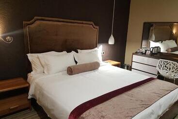 هتل La Signature Guest House