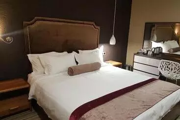 Hotel La Signature Guest House