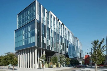 هتل Residence & Conference Centre   Toronto Downtown