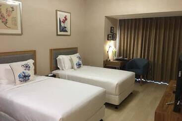 هتل Cherry Residences May Fourth Square