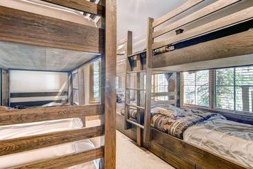 هتل Royal Elk Villas