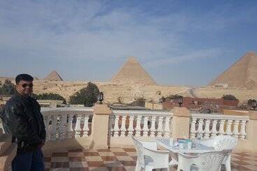 هتل Royal Pyramids Inn