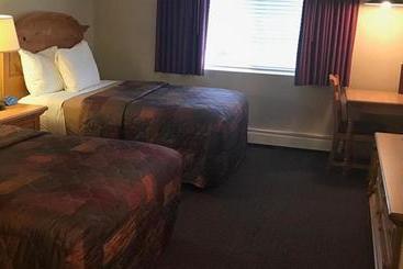 فندق Lakeshore Inn & Suites