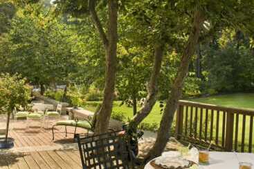 בית מלון כפרי 10 Fitch Luxurious Romantic Inn