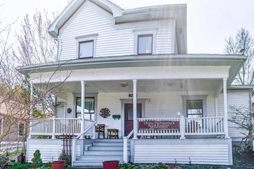 Отель Anne Hathaway House