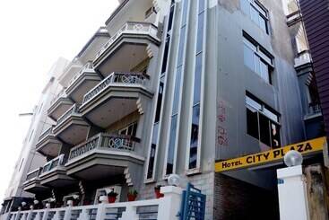 בית מלון כפרי City Plaza