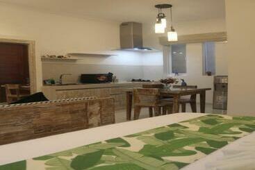 ホテル Green Studio Apartment Seminyak