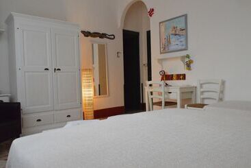 Отель Alma Mater B&b