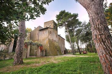 فندق Antico Borgo La Commenda