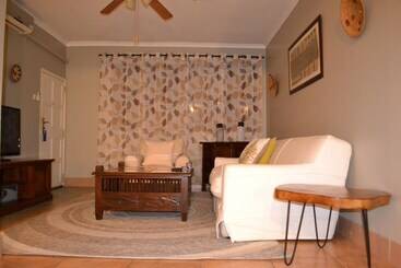 Отель Sundown Guest House Maputo