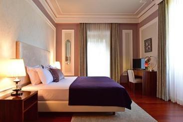 هتل The Biester Charm House