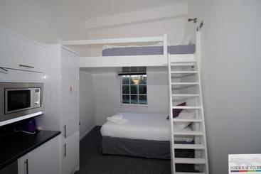 Hotel Fox House, Studio Apartments