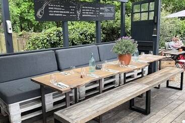 Otel Pear Tree Inn Pear & Olive