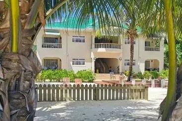 هتل Seashell Beach Villa