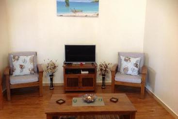 هتل Seashell Beach Villa