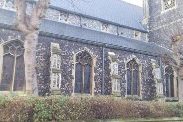 Отель Twin Palms Guesthouse