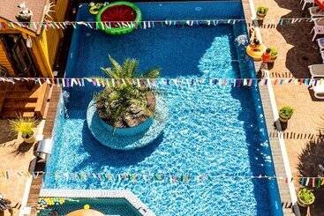 酒店 Zhemchug Village